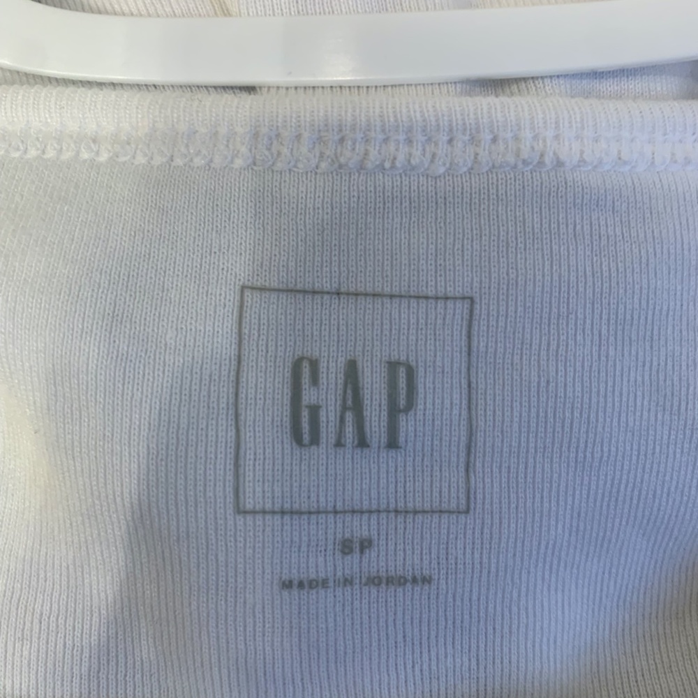 Gap Tops - Picture 6 of 6